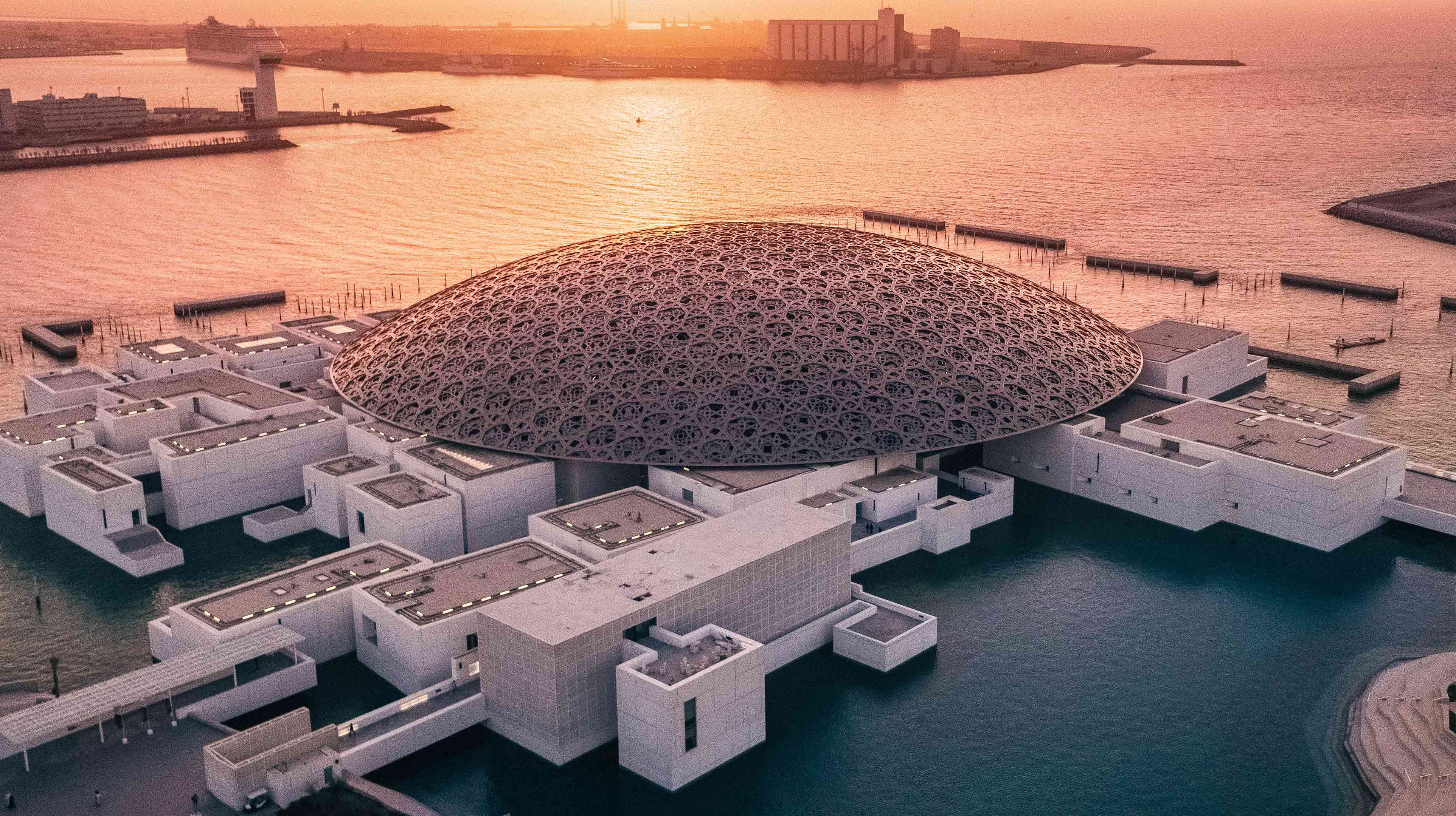Abu Dhabi City Tour + Louvre Museum + Qasr Al Watan - From Dubai 