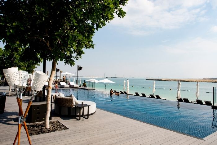 Abu Dhabi City Tour + Lunch and Pool Access at Cove Beach Abu Dhabi - From Dubai 