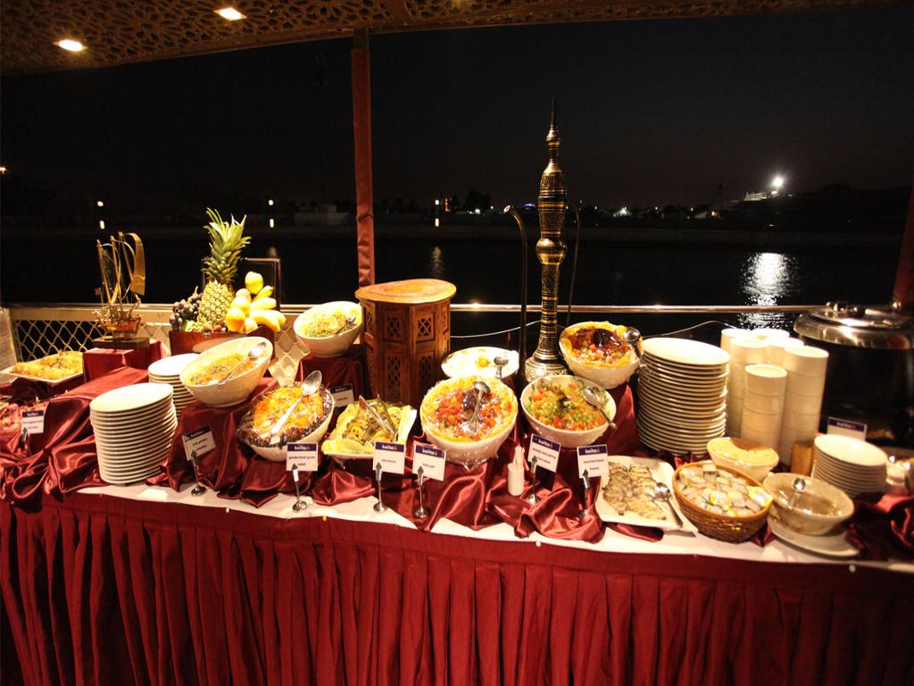 Arabian Dhow Cruise in Dubai Creek with Dinner 